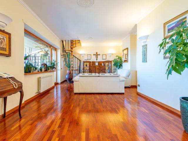 Appartamento in vendita di 180 m² in Viale degli Scozzesi