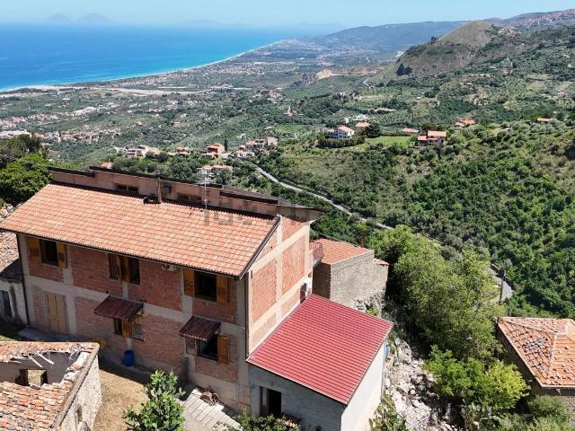 Appartamento in vendita di 180 m² in Contrada San Basilio