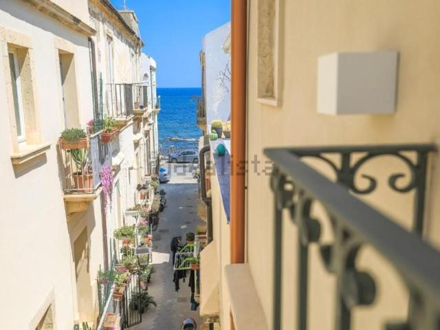 Appartamento in vendita di 180 m² in Lungomare di Levante Elio Vittorini, 20