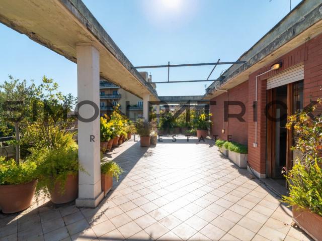 Appartamento in vendita di 180 m² in Piazza Antonio Baldini, 13