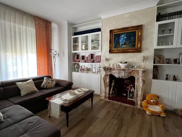 Appartamento in vendita di 180 m² in Piazza Giulio Beverini