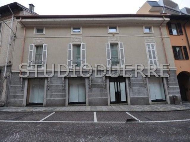 Appartamento in vendita di 180 m² in Piazza Giuseppe Garibaldi, 1