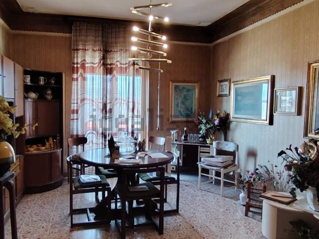 Appartamento in vendita di 180 m² in Piazza IV Novembre, 8