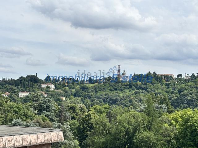 Appartamento in vendita di 180 m² in Piazzale Giuseppe Giusti
