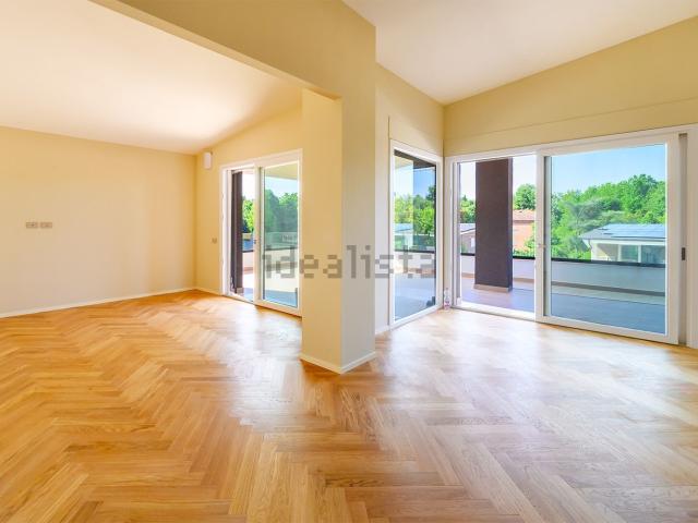 Appartamento in vendita di 180 m² in Strada Tre Case, 2