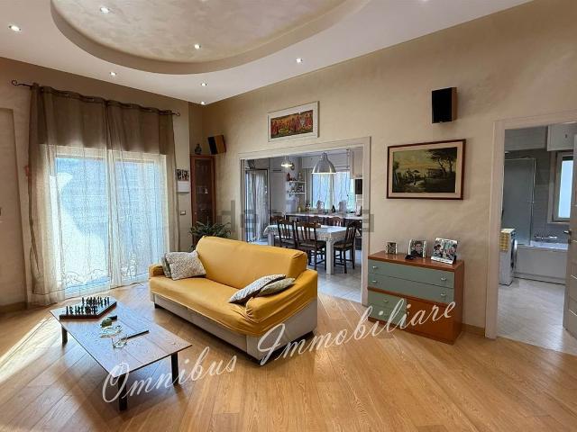 Appartamento in vendita di 181 m² in Via A. Cesare Carelli, 15