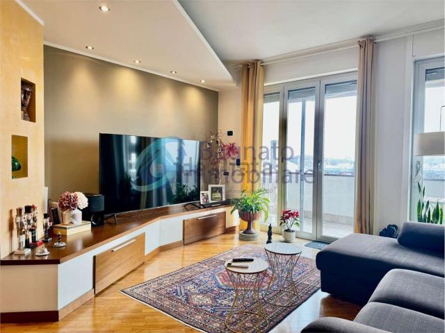 Appartamento in vendita di 181 m² in Via Antonio D&apos Enricis, 38
