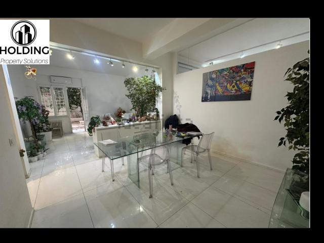 Appartamento in vendita di 181 m² in Via Anneo Lucano