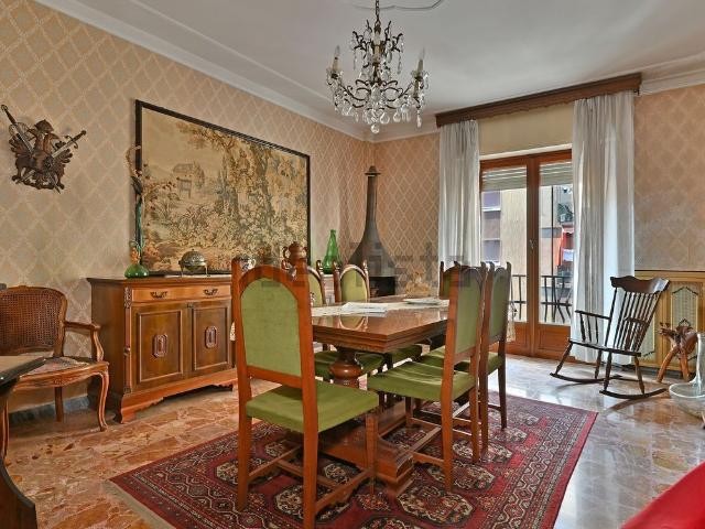 Appartamento in vendita di 181 m² in Via Adige