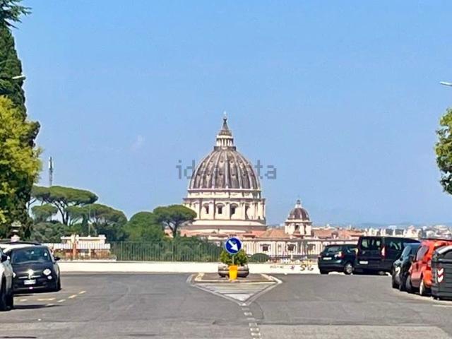 Appartamento in vendita di 181 m² in Via Gian Francesco Albani, 27