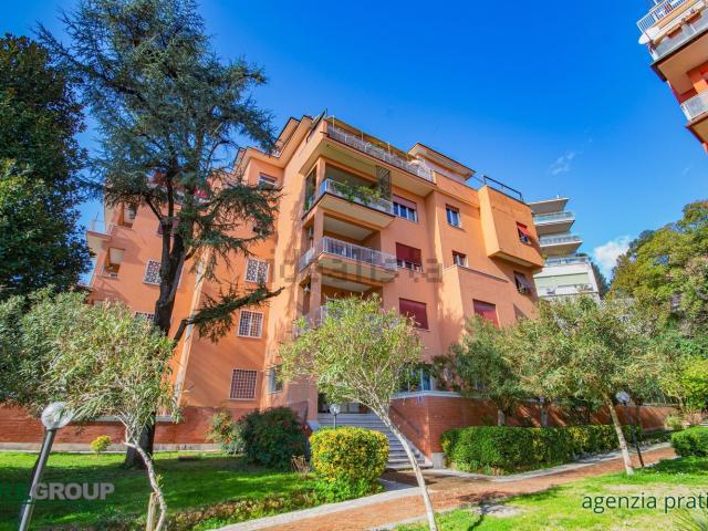 Appartamento in vendita di 181 m² in Via dei Colli della Farnesina, 174