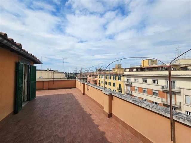 Appartamento in vendita di 181 m² in Via dell&apos Amba Aradam