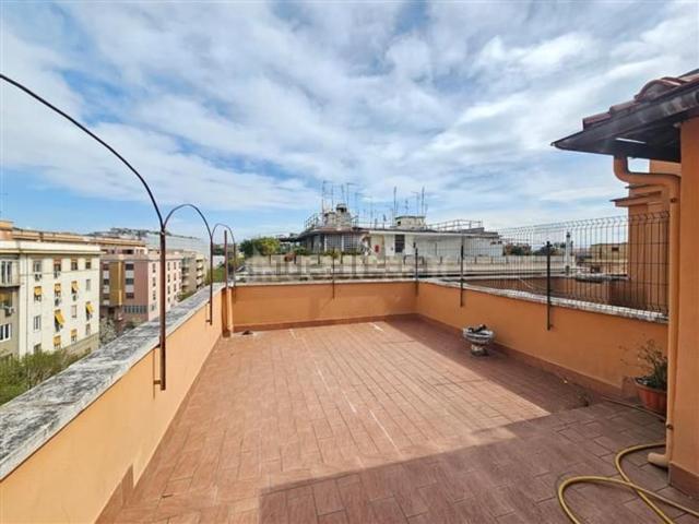 Appartamento in vendita di 181 m² in Via dell&apos Amba Aradam