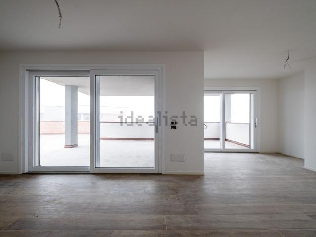 Appartamento in vendita di 181 m² in Via della Solidarietà, 1
