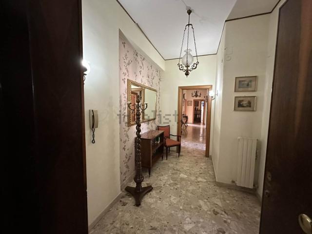 Appartamento in vendita di 181 m² in Via Emilio Perrone