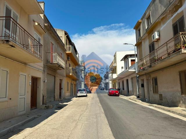 Appartamento in vendita di 181 m² in Via Edmondo de Amicis, 13