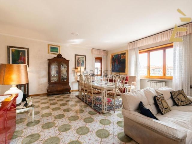Appartamento in vendita di 181 m² in Via Lucio Manlio Vulsone, 4