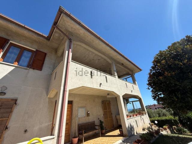 Appartamento in vendita di 181 m² in Via montecanepino, 18