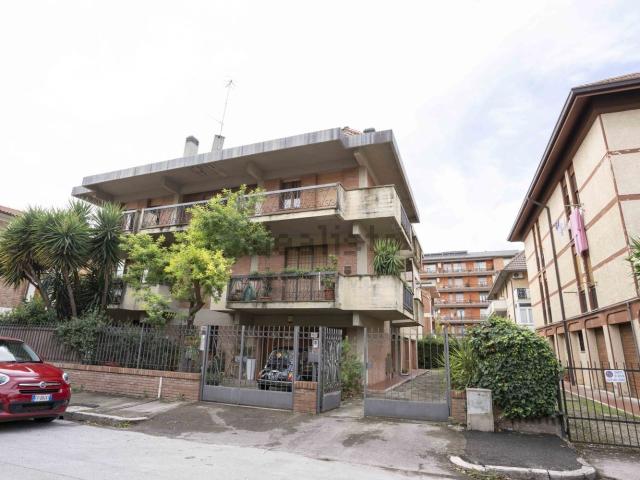 Appartamento in vendita di 181 m² in Via Marche, 68
