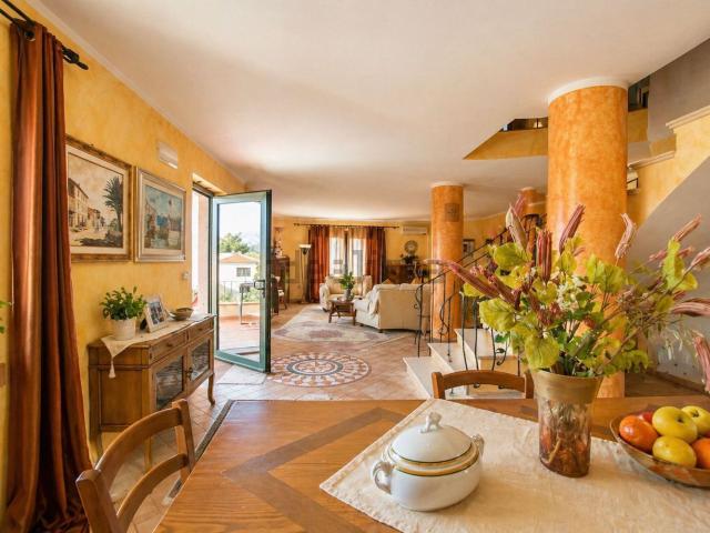 Appartamento in vendita di 181 m² in Via Tempio