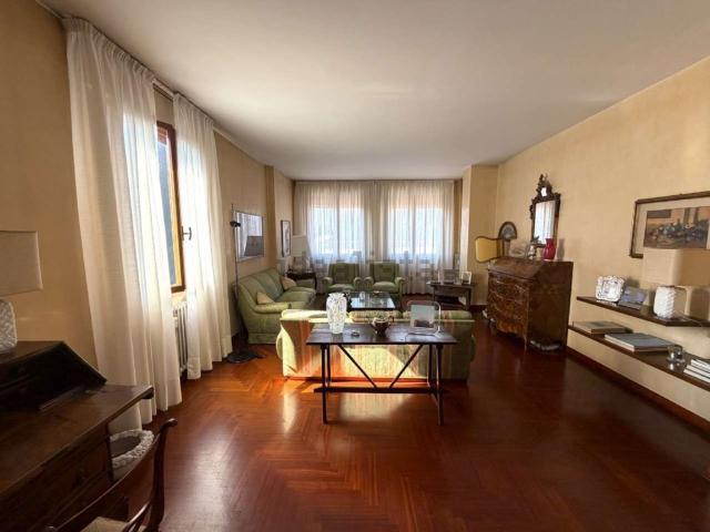 Appartamento in vendita di 181 m² in Galleria degli Scrovegni