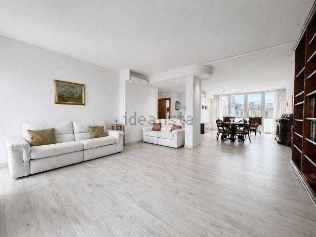 Appartamento in vendita di 181 m² in Piazza dell&apos Insurrezione