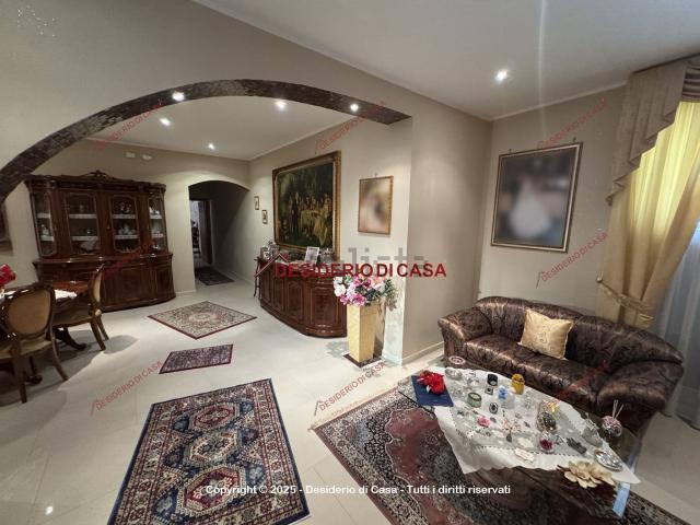 Appartamento in vendita di 181 m² in Piazza Umberto I, 219