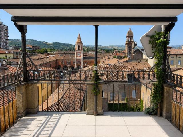 Appartamento in vendita di 182 m² in Via 23 Aprile, 1945