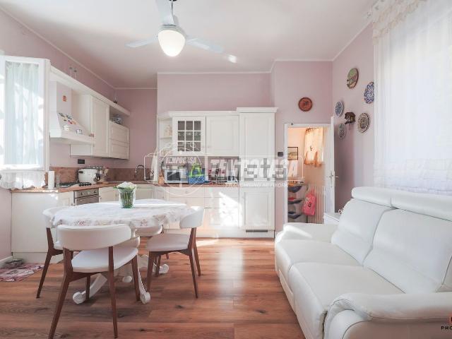 Appartamento in vendita di 182 m² in Via Cavedone