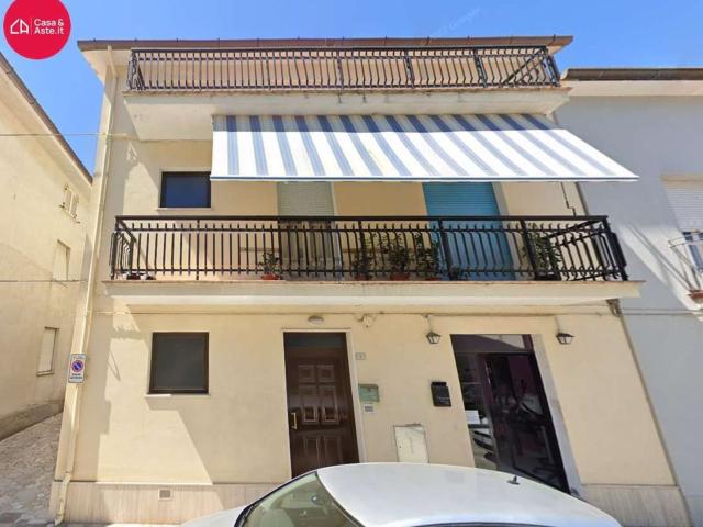 Appartamento in vendita di 182 m² in Via Abruzzi, 9