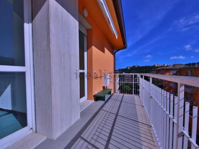 Appartamento in vendita di 182 m² in Via G. Leopardi, 17