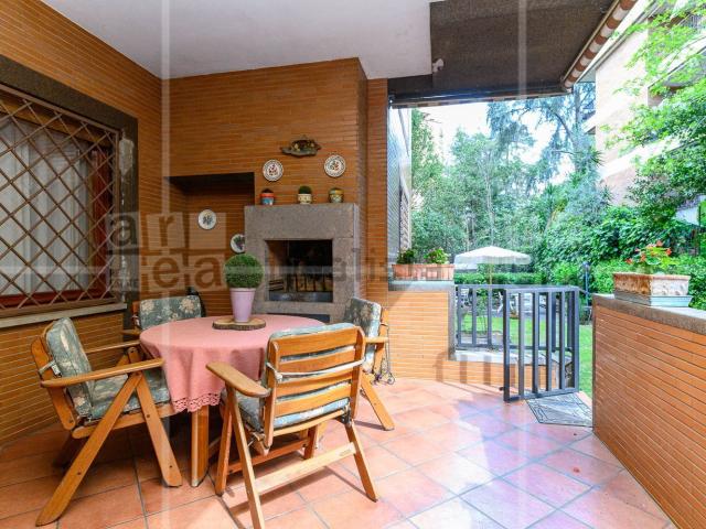 Appartamento in vendita di 182 m² in Via della Camilluccia, 145