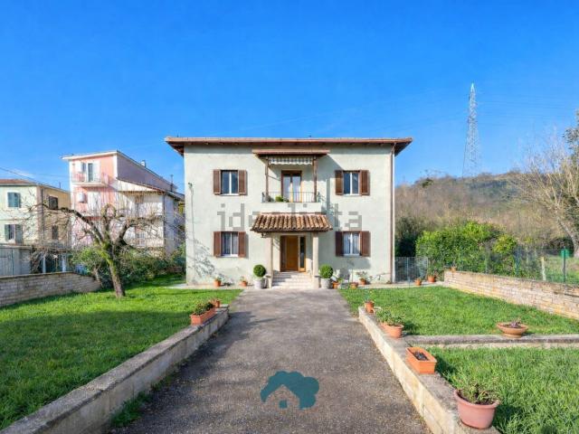 Appartamento in vendita di 182 m² in Via delle Melazze