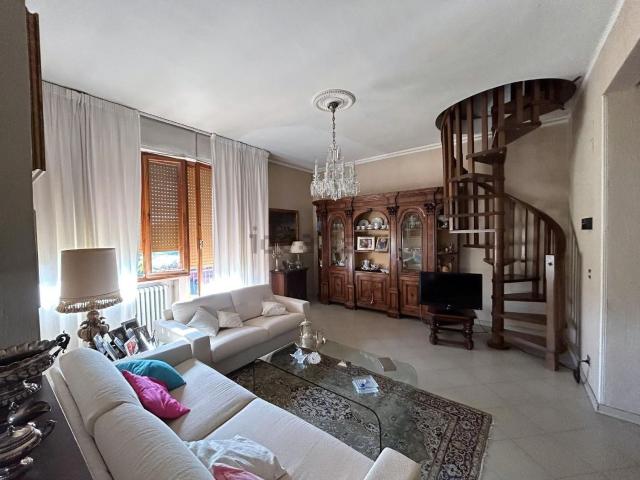 Appartamento in vendita di 182 m² in Via Emilio Gallori, 53100