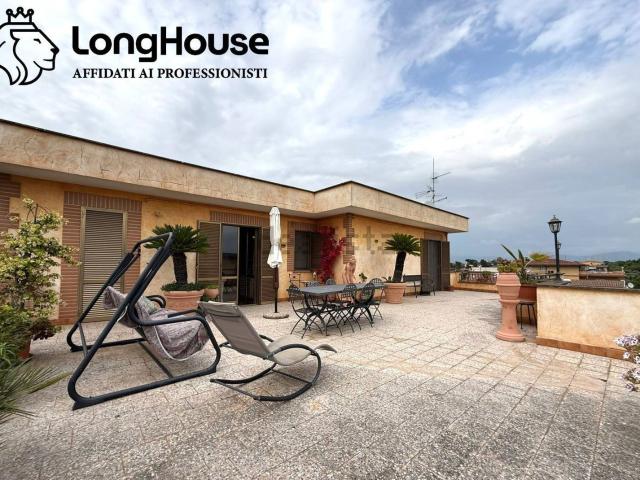 Appartamento in vendita di 182 m² in Via Ionadi, 27