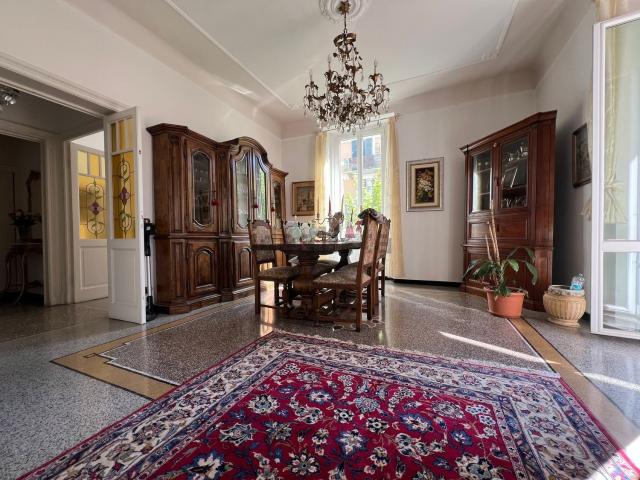 Appartamento in vendita di 182 m² in Via IV Novembre