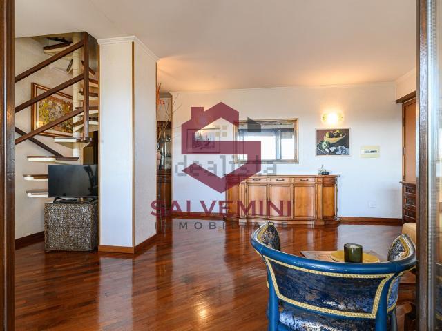 Appartamento in vendita di 182 m² in Via Sandro Giovannini, 35
