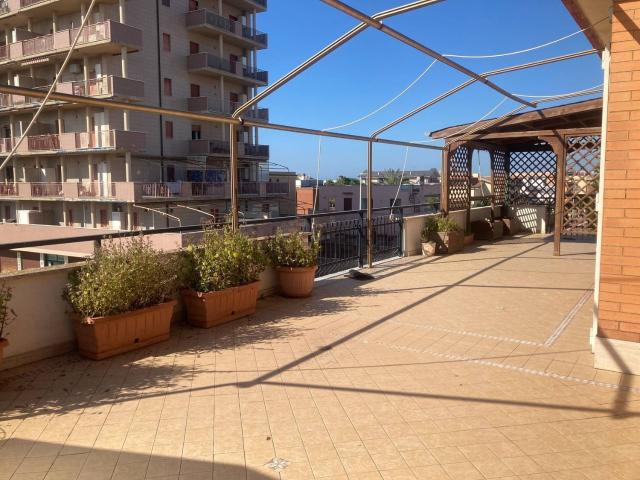 Appartamento in vendita di 182 m² in Via Tirrenia