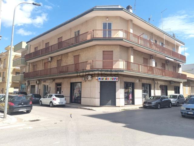 Appartamento in vendita di 182 m² in Via Umberto Giordano, 23