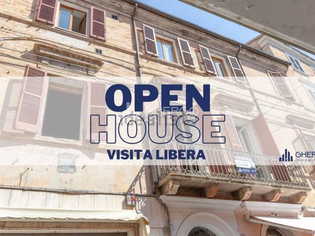 Appartamento in vendita di 182 m² in Corso Traiano Boccalini, 63