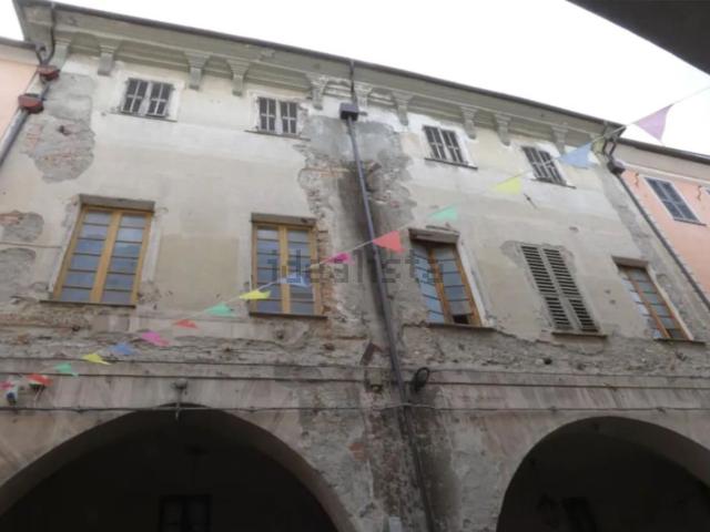 Appartamento in vendita di 182 m² in Corso Mario Ponzoni