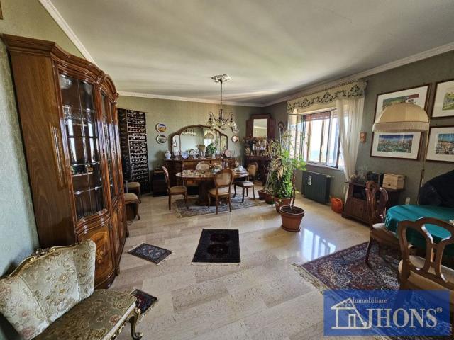 Appartamento in vendita di 183 m² in Via Catania
