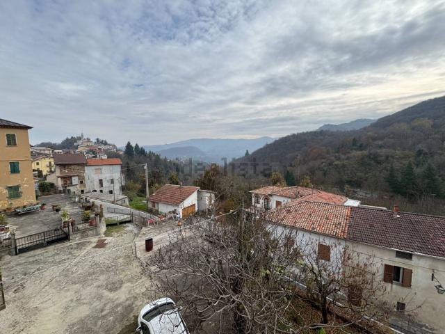 Appartamento in vendita di 183 m² in Via Cantone, 58