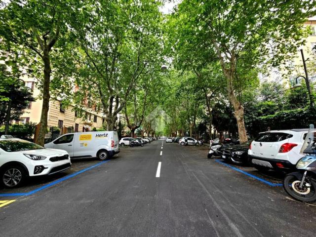 Appartamento in vendita di 183 m² in Via Giuseppe Casaregis, 26
