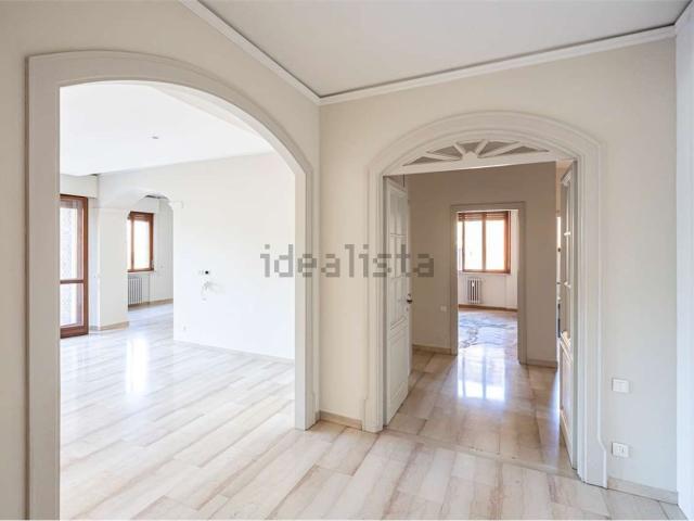 Appartamento in vendita di 183 m² in Via Lodovico Antonio Vincenzi, 19