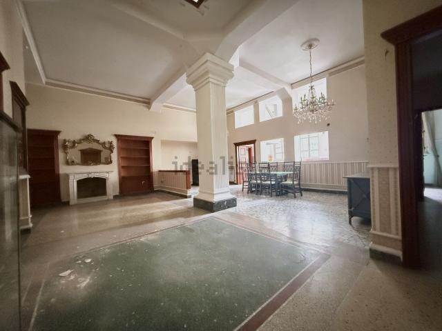 Appartamento in vendita di 183 m² in Via Mariano Riccio, 8