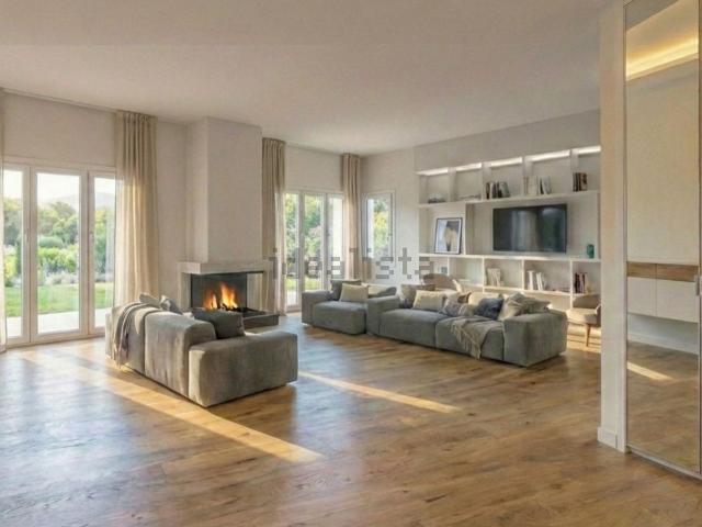 Appartamento in vendita di 183 m² in Via Stresa, 56