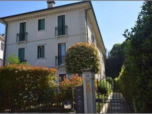 Appartamento in vendita di 183 m² in Viale Dante Alighieri, 14