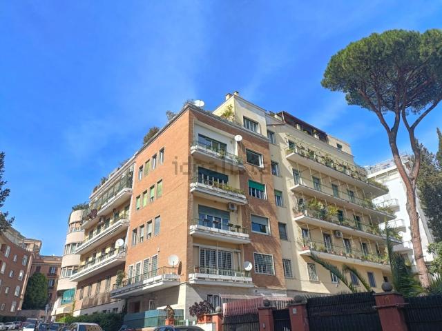Appartamento in vendita di 184 m² in Via Antonio Gramsci, 9