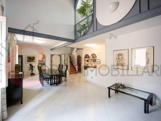 Appartamento in vendita di 184 m² in Via Giacomelli